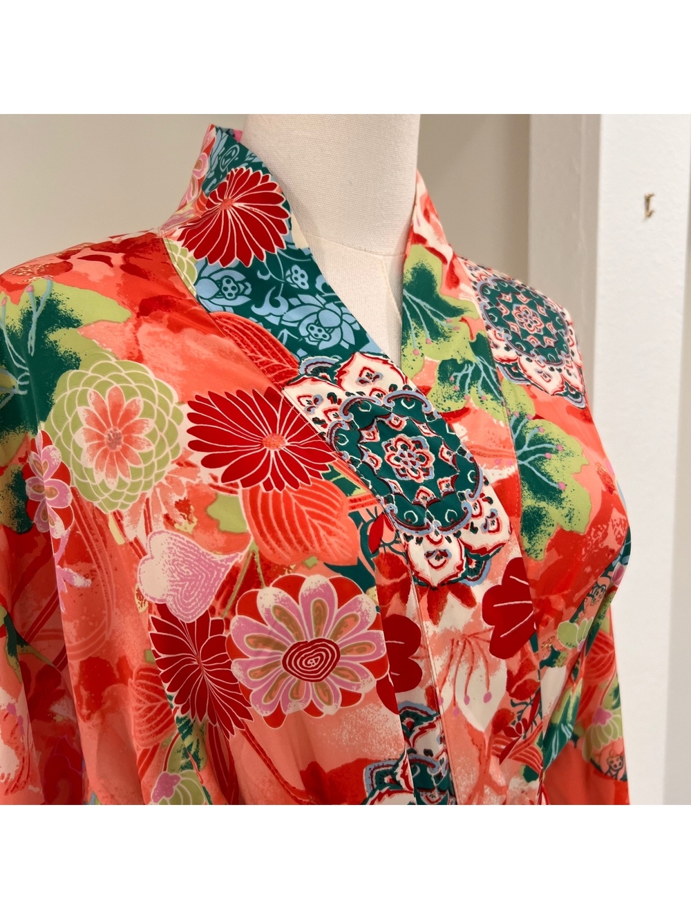 NATORI XS Kimono Satin Robe Floral Wrap Long Lounge Resort Asian Belted pockets